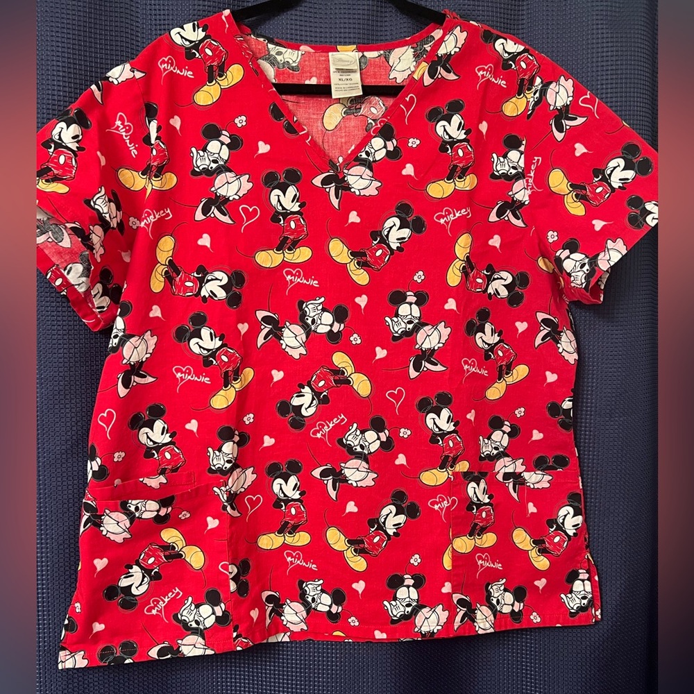 Disney’s Preloved Mickey & Minnie Short Sleeve Scrub Top Size XL